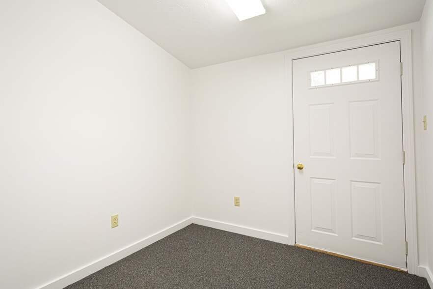 More Photos Of 130 High St, Upton Office For Lease