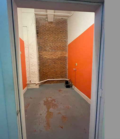 More Photos Of 640 S Main St, Greenville Storefront Retail Office For Lease
