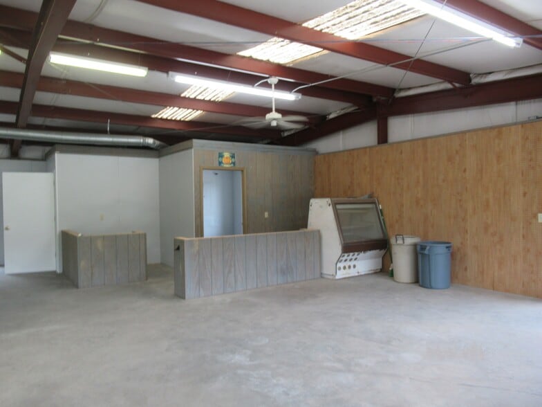 More Photos Of 220 SE Pike Rd, Sumter Garden Center For Lease