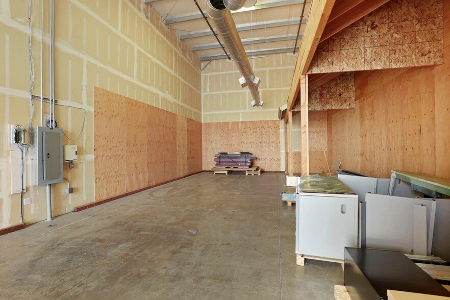 More Photos Of 600-626 Commerce Ct, Manteca Service For Sale