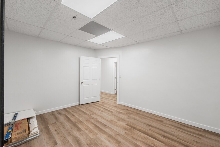 More Photos Of 514 Commerce Ave, Palmdale Medical For Sale