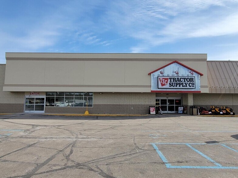 More Photos Of 1700 E Us 23, East Tawas General Retail For Lease