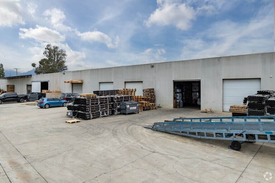More Photos Of 1689 E Mission Blvd, Pomona Warehouse For Lease