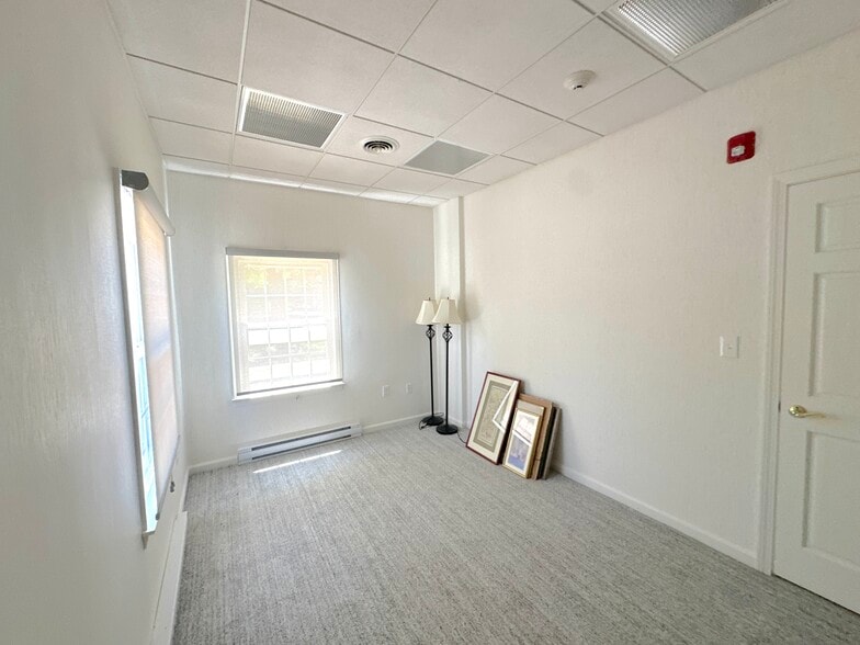 More Photos Of 230 Lafayette Rd, Portsmouth Office For Sale