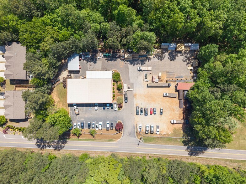 More Photos Of 3917 Old Flowery Branch Rd, Oakwood Flex For Lease