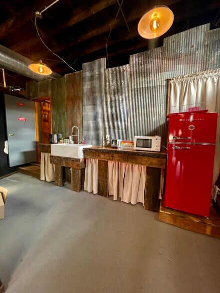 More Photos Of 211 Main St, Irvine Storefront For Sale