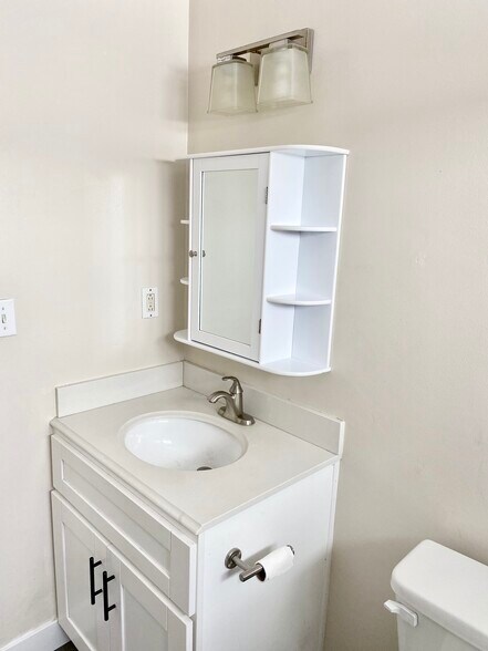 More Photos Of 1014 N Oxford Ave, Los Angeles Apartments For Sale