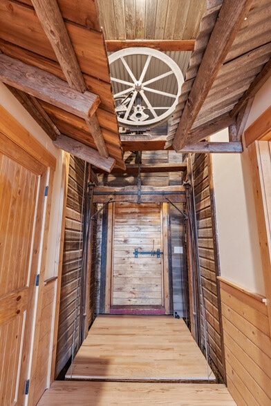 More Photos Of 417 Main St, Ashton Specialty For Sale