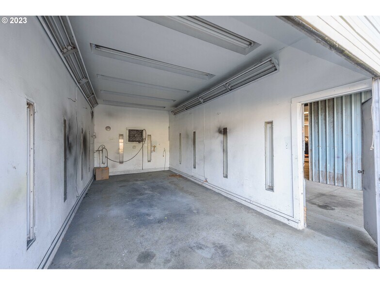 More Photos Of 1515 Newmark Ave, Coos Bay Auto Dealership For Sale