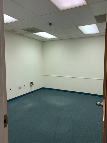 More Photos Of 1946 Lindorph Dr, Dayton Flex For Sale