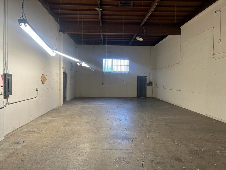 More Photos Of 153-175 N Amphlett Blvd, San Mateo Warehouse For Lease