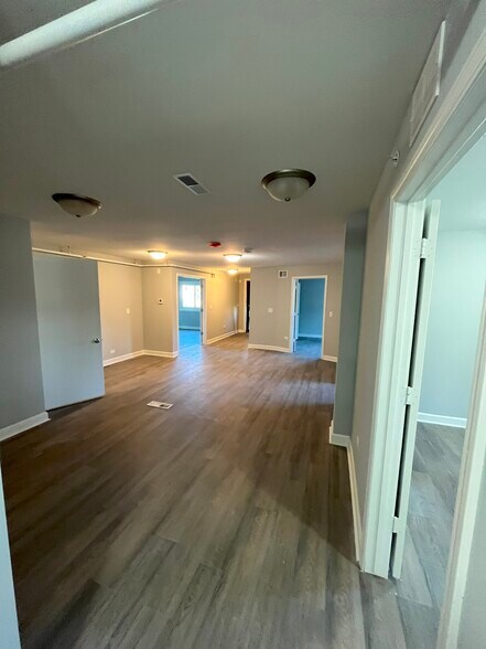More Photos Of 126 W Maple Ave, Mundelein Apartments For Sale