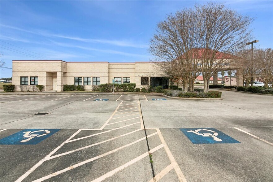 More Photos Of 3445 Regional Dr, Port Arthur Medical For Lease