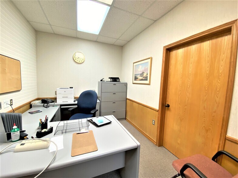 More Photos Of 119 S Main St, Lockhart Office For Lease