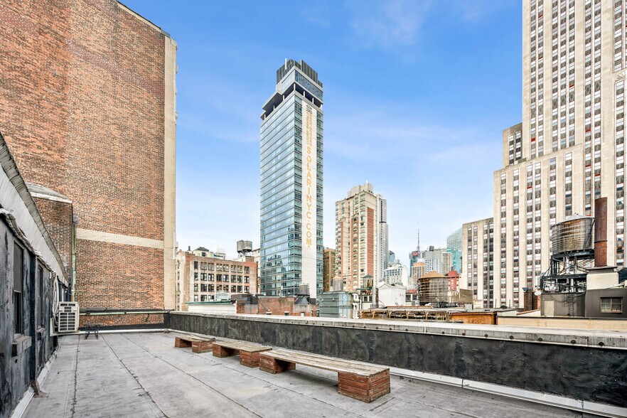 More Photos Of 16 W 32nd St, New York Office For Lease