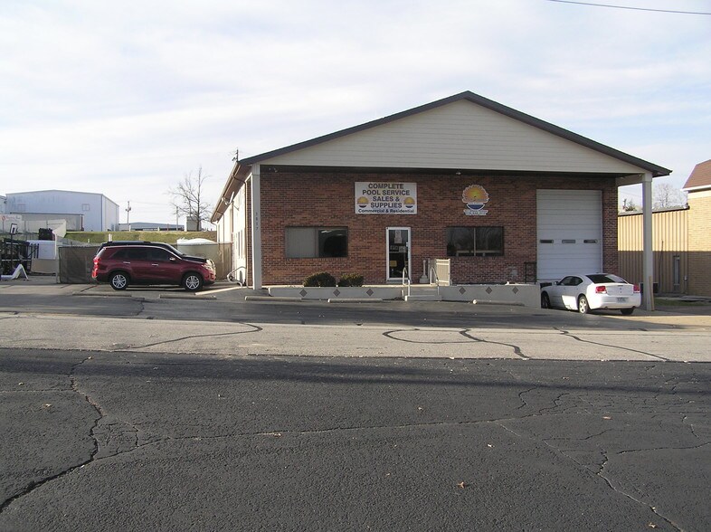 More Photos Of 1817 Scherer Pky, Saint Charles Warehouse For Lease