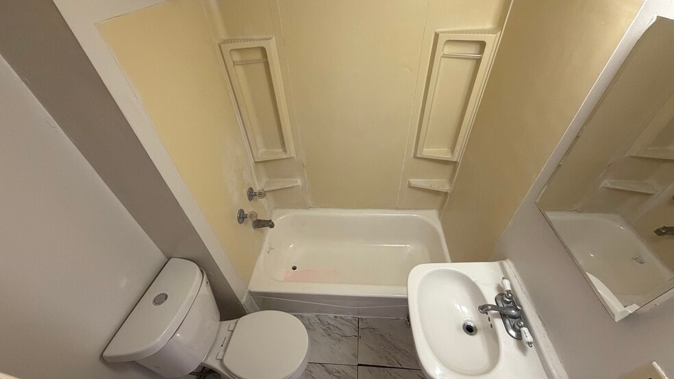 More Photos Of 2072 Elm Ave, Cincinnati Apartments For Sale