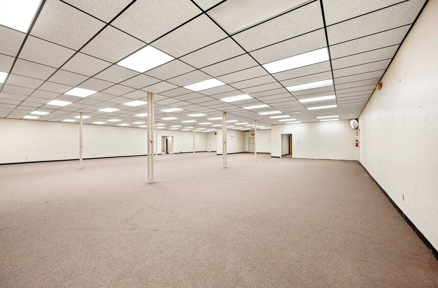 More Photos Of 1511 NW Cache Rd, Lawton General Retail For Sale