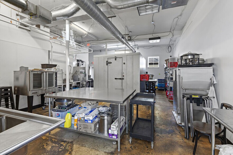 More Photos Of 17 E Brickel St, Columbus General Retail For Sale