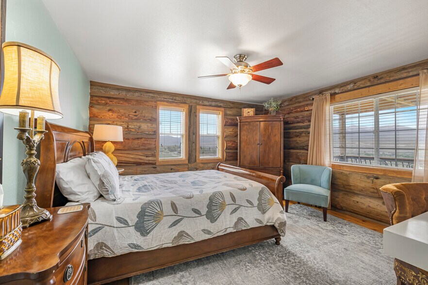 More Photos Of 13 Gott Ln, Salmon Hospitality For Sale