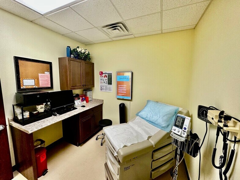 More Photos Of 1019 Harvin Way, Rockledge Medical For Lease