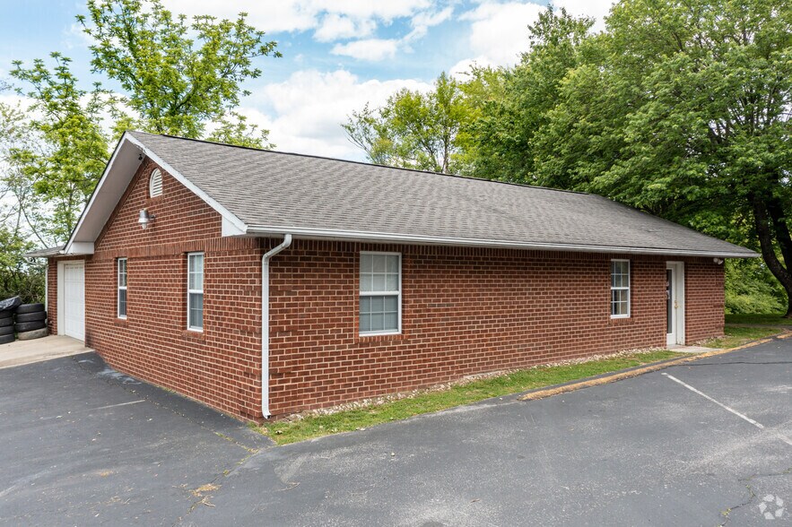 More Photos Of 236 Miller Ave, Crossville Medical For Sale