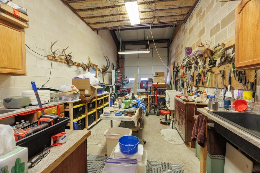 More Photos Of 2255 CR 172, Round Rock Light Manufacturing For Sale