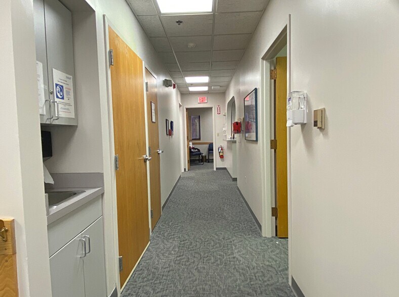More Photos Of 20 Pondmeadow Dr, Reading Medical For Sale