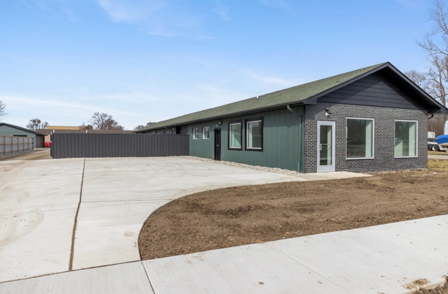 More Photos Of 2627 Williams Dr, Waterford Warehouse For Lease