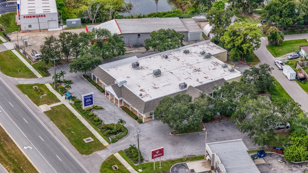 More Photos Of 8660 S Tamiami Trl, Sarasota Office For Sale