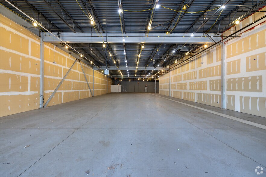 More Photos Of 403-495 Main St, Ansonia Unknown For Lease