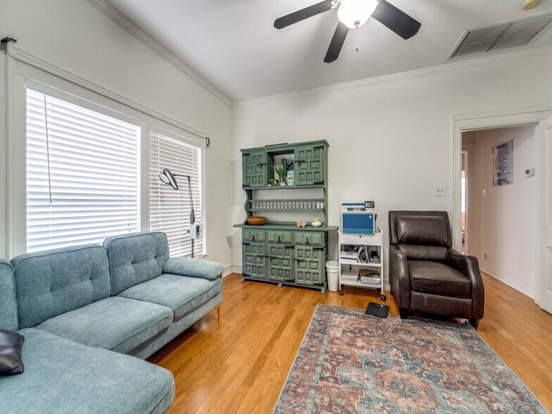 More Photos Of 118 N Plant Ave, Boerne Medical For Lease
