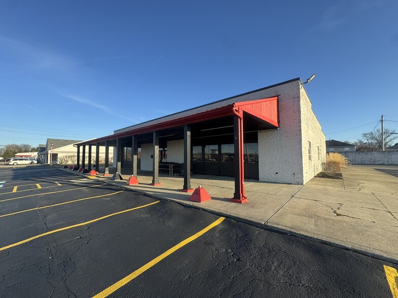 Primary Photo Of 13425 Snow Rd, Brook Park Freestanding For Lease