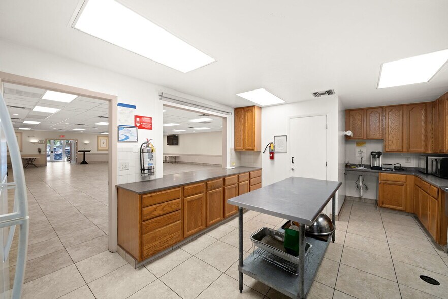 More Photos Of 917 SE 47th Ter, Cape Coral Restaurant For Sale