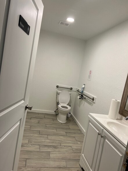 More Photos Of 5107 N Highway 288B, Clute Sports And Entertainment For Sale