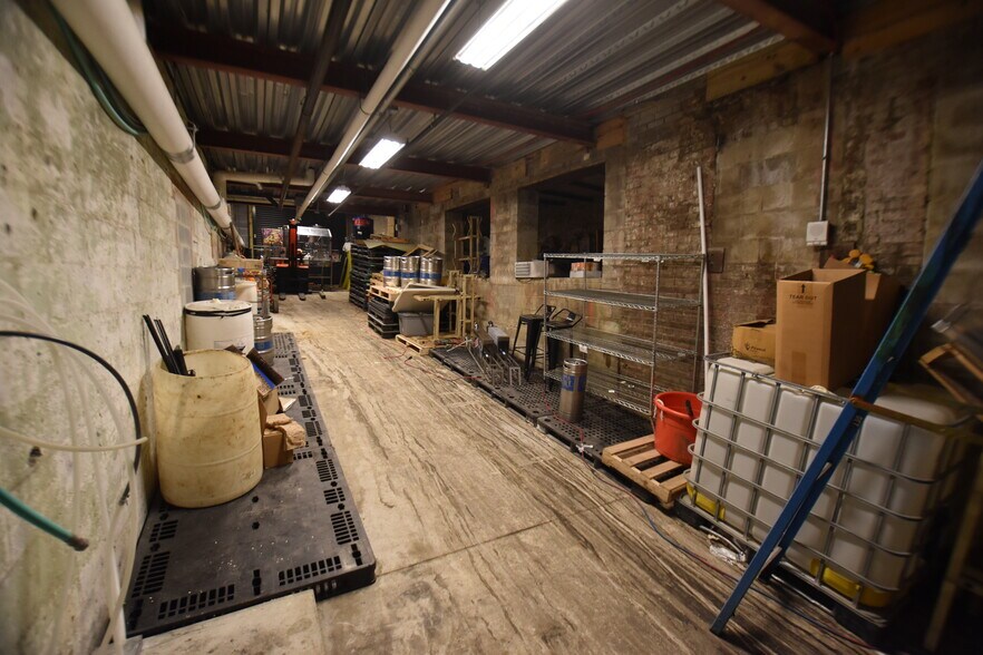 More Photos Of 5604 York Rd, Baltimore Storefront For Lease