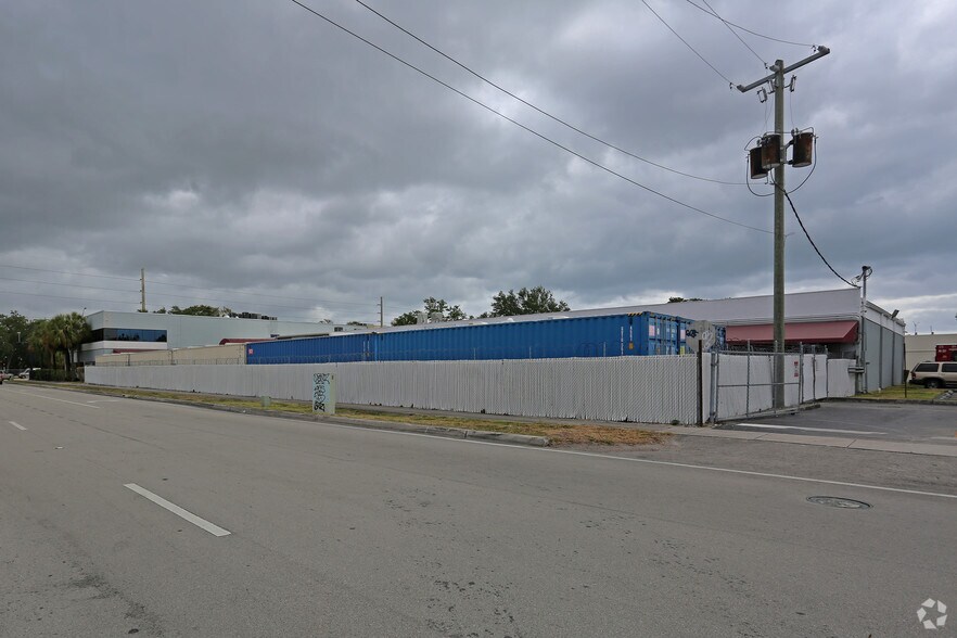 More Photos Of 2870 Stirling Rd, Hollywood Light Distribution For Sale