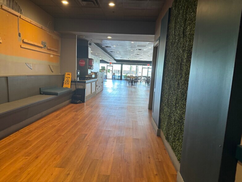 More Photos Of 2237 E Riverside Dr, Austin Restaurant For Lease