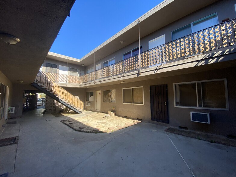 Primary Photo Of 14140 Delano St, Van Nuys Apartments For Sale