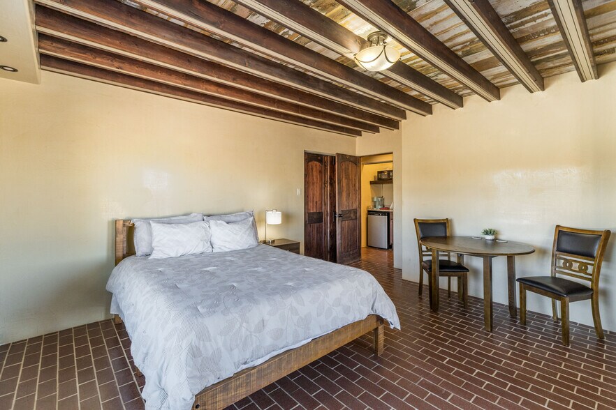 More Photos Of 102 Rabbit Rd, Santa Fe Specialty For Sale