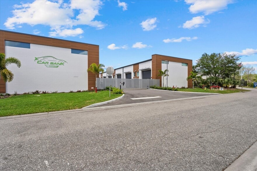 Primary Photo Of 6566 Palmer Park Cir, Sarasota Self Storage For Sale