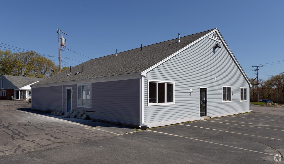 More Photos Of 160 - A Macarthur Blvd, Buzzards Bay Freestanding For Lease