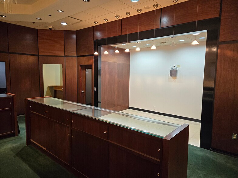 More Photos Of 621 SW Alder St, Portland Office For Lease