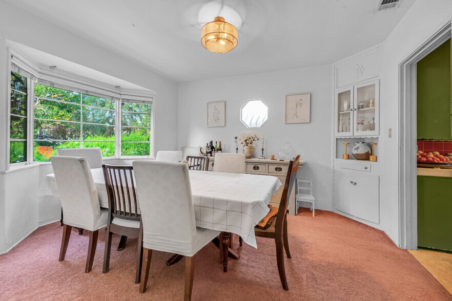 More Photos Of 17520 Kingsbury St, Granada Hills Apartments For Sale