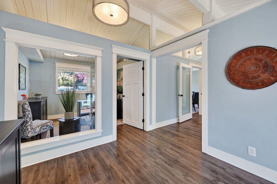 More Photos Of 1720 NE 4th St, Bend Office For Sale