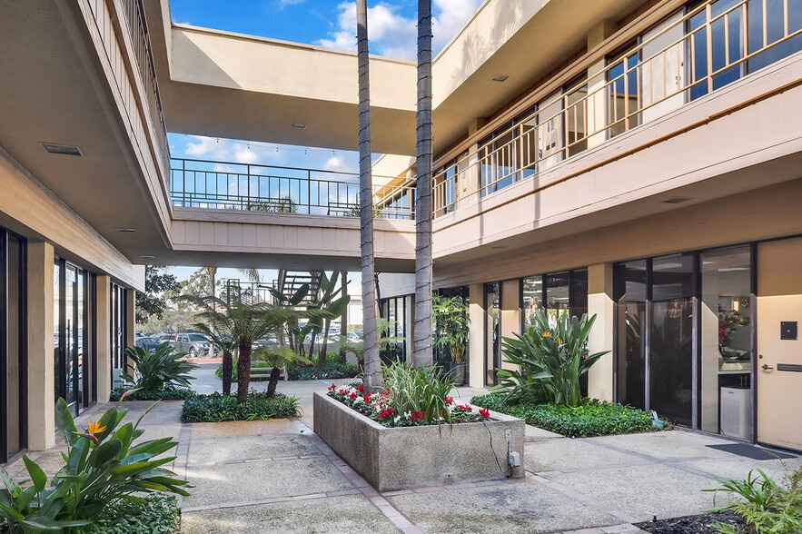 More Photos Of 1303 Avocado Ave, Newport Beach Office For Lease