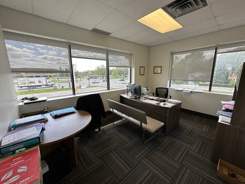 More Photos Of 3000-3140 Boul de Rome, Brossard Storefront For Lease
