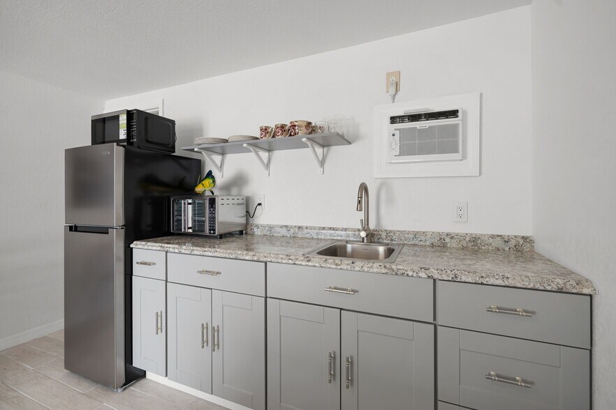 More Photos Of 13901 Old Dixie Hwy, Hudson Multifamily For Sale