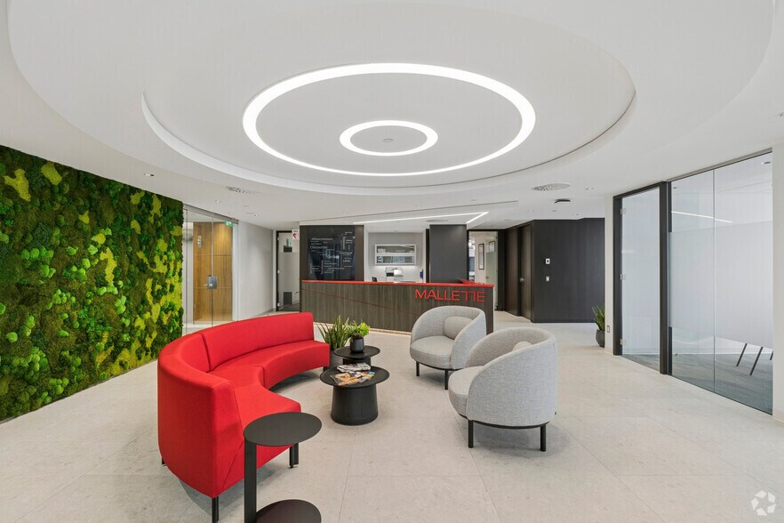 More Photos Of 500 Pl D'armes, Montréal Office For Lease