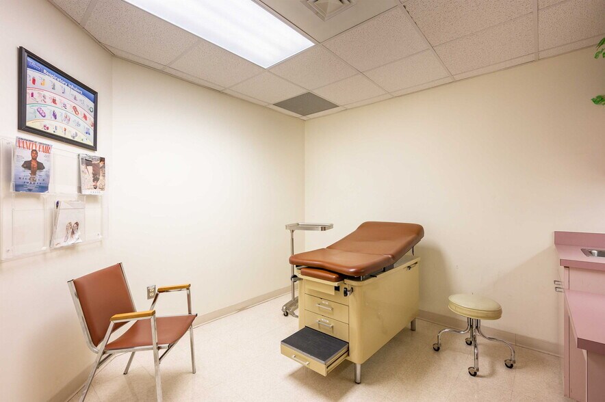 More Photos Of 6719 Gall Blvd, Zephyrhills Medical For Sale